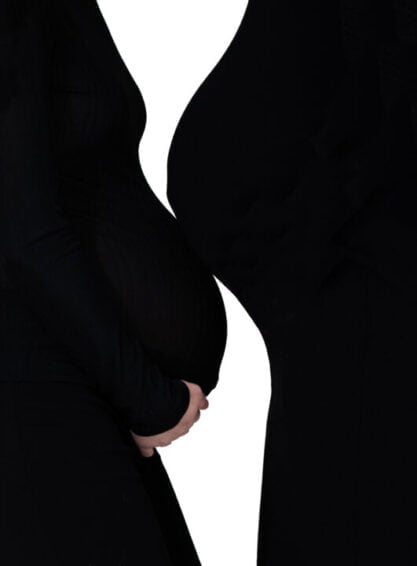 Mama's, twee schoonzusjes die tegelijkertijd zwanger zijn. Fotografie: Hélène Wiesenhaan Photography.