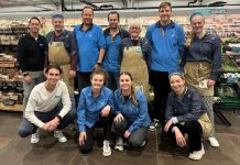 Albert Heijn Soendaplein 24 november weer open Het winkelteam van Albert Heijn Soendaplein. De medewerkers willen graag weer aan de slag op hun vertrouwde plek. Ingezonden foto Albert Heijn Soendaplein.