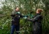 Vrijwilligers bedankt! 1.000 deelnemers op Nationale Natuurwerkdag Directeur Bas Rüter van Landschap Noord-Holland en Gedeputeerde Rosan Kocken tijdens de Natuurwerkdag. Fotografie: Yorinde Diepstraten.