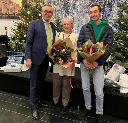 Burgemeester Jos Wienen met Mieke van Strijp en Laurens Hoogenboom &copy;Jos Wienen.
