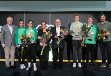 Winnaars bekend 2e editie Amateurscheidsrechter van het Jaar Verkiezing Van links naar rechts: Marc van Erven, Franca Overtoom, Özge Avci, Sylvia Hoogervoorst, Piet van Montfort, Stijn Nieboer, Ruben van Klinken, Sjoerd Mossou. Ingezonden foto.
