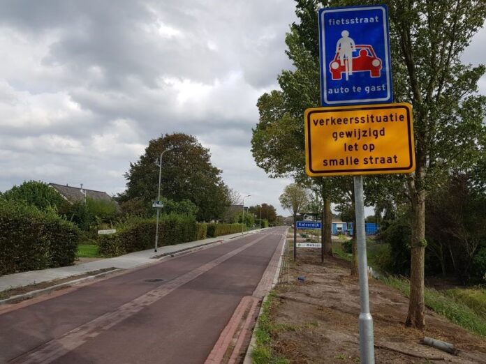Fietsstraat Kalverdijk Tuitjenhorn. Ingezonden foto Provincie Noord-Holland.