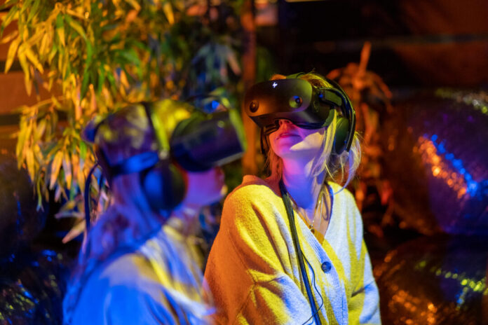 VR in de Schuur. Fotografie: Walter van Alewijk.