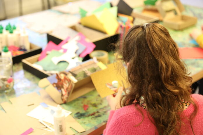 Frans Hals Museum, Groot Heiligland, knutselen in het Frans Hals kinderatelier.
