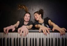Familieconcert pianoduo Beth & Flo in gemeentehuis Bloemendaal (4+) Beth & Flo. Fotografie & ©: Robert Westera.