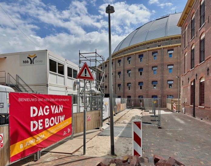 HBB Groep realiseert 66 hotelkamers in de bestaande gebouwen en de nieuwbouw. De buitenkant van de historische panden is inmiddels gereed. Ook is gestart met de nieuwbouw van ‘het beddenhuis’.