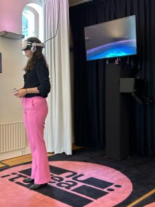 Wethouder van Loenen in VR