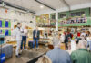 Feestelijk jubileum bij Snuffelmug Heemstede Volle bak bij de lustrumviering van Snuffelmug Heemstede met onder meer wethouder Sam Meerhoff (foto: Adam van Noort).