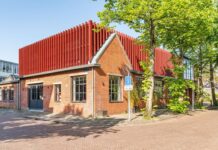Uitzonderlijke renovatie: volledig houten casco achter muren industrieel erfgoed geplaatst Gonnetstraat, Haarlem. Fotografie: Ronald Schouten.