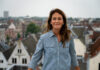 Marjolijn van Heemstra artist-in-residence Teylers Museum voor de tentoonstelling Kosmos Marjolijn van Heemstra bij de Sterrenwacht van Teylers Museum. Foto: Franck Doho