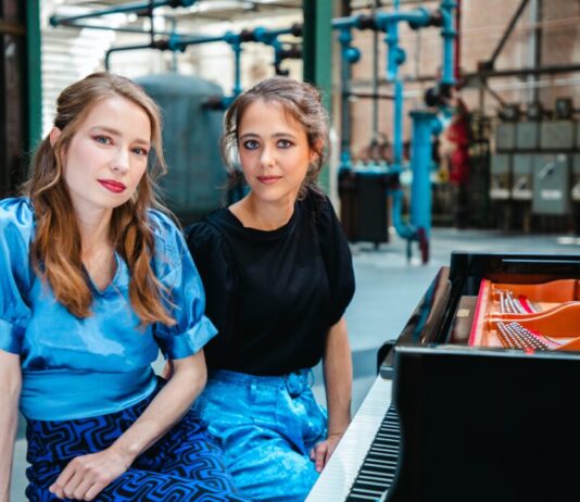 Pianoduo Beth & Flo in Koetshuis Kasteel Keukenhof Beth & Flo 2023 - MILLK