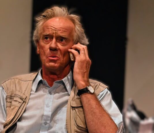 Twee komische eenakters plus een jubileum in Theater de Luifel Ed Leuven in ‘Gevangen in het net’ (2023) Fotografie: Bert Reemer.