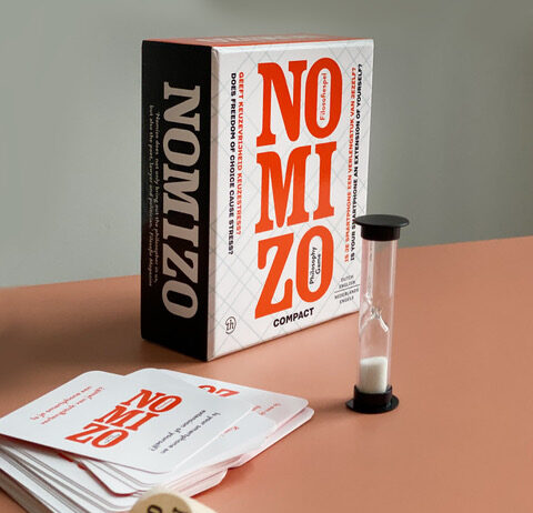 Samen filosoferen met Nomizo Nomizocompact dobbelsteen. Ingezonden foto.