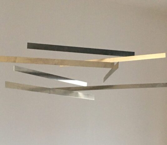 Kunstenaars treden buiten de lijnen: architectuur als vrije kunstvorm in Naaiatelier Werk van Rogier Weijand.