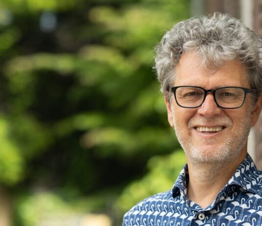 Jeroen Windmeijer te gast bij Haarlemse vrijmetselaren Portret auteur Jeroen Windmeijer.