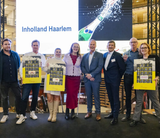 Drie finalisten werkgeversprijs bekend De drie finalisten TommyTomato, Iber Lengua en Inholland Haarlem vorig jaar samen op het podium (foto: Adam van Noort).