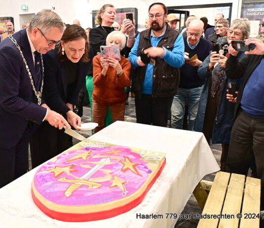 Burgemeester van Haarlem Jos Wienen over stadsrecht en stadswapen