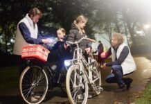 Gratis fietslampjes voor middelbare scholen om verkeersveiligheid te verhogen Gratis fietslampjes voor middelbare scholen om verkeersveiligheid te verhogen.