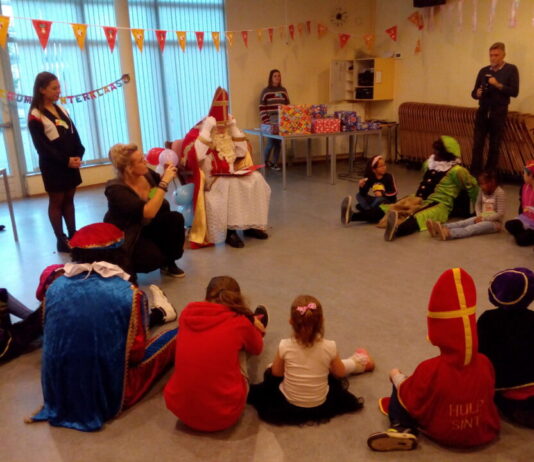 Wie klopt er aan de deur bij speeltuin Kindervreugd?