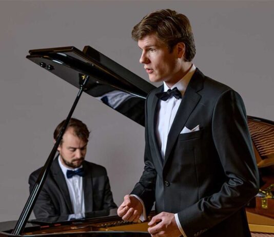 Sociëteit Klassiek: Kersconcert Noel Liedduo Vincent kusters en Charlie Bo Meijering. Fotografie: Mel Boas.