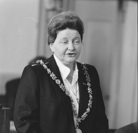 Oud-burgemeester Elizabeth Schmitz overleden Oud-burgemeester van Haarlem Elizabeth Schmitz. Rob Bogaerts (ANEFO), CC0, via Wikimedia Commons.