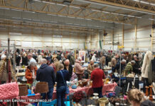 Groots speuren naar vintage en curiosa tijdens overdekte Super Snuffelmarkt in de Kennemer Sporthal