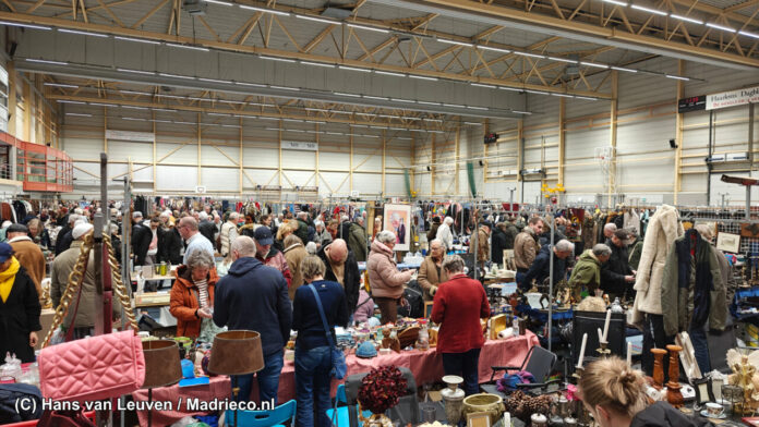 Stock snuffelmarkt markthal koopjes tweedehands handel
