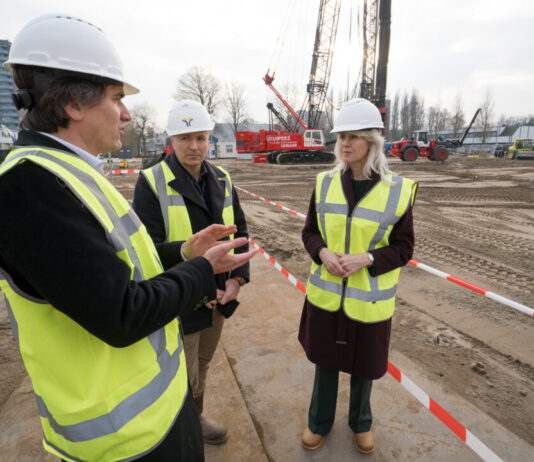 Minister Mona Keijzer geeft startschot voor bouw van 1.200 woningen in Centrum Schalkwijk kick-off fase 2 Centrum Schalkwijk met minister Mona Keijzer en wethouder Floor Roduner. Gemeente Haarlem. Fotografie:Jur Engelchor.
