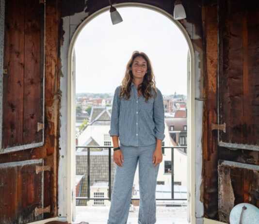 Beleef Teylers Museum in de schemering en meer publieksactiviteiten bij Kosmos Marjolijn van Heemstra in de Sterrenwacht van Teylers Museum. Foto: Franck Doho.