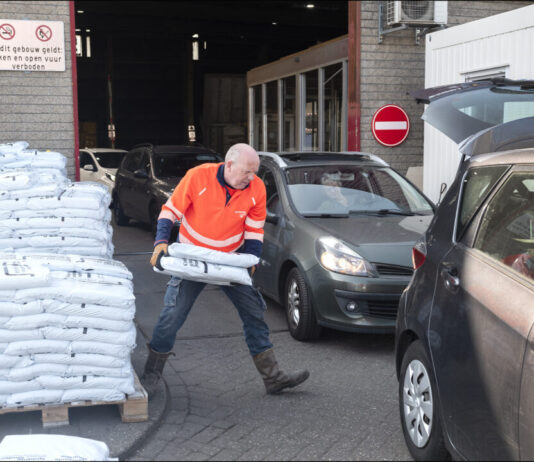 Gratis compost op de Landelijke Compostdag Compostdag 2022 - United Photos.