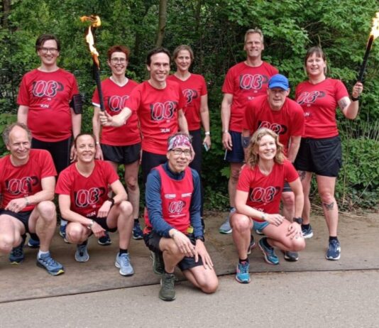 Loopgroep03 brengt het Bevrijdingsvuur naar Haarlem Loopgroep03. Ingezonden foto.