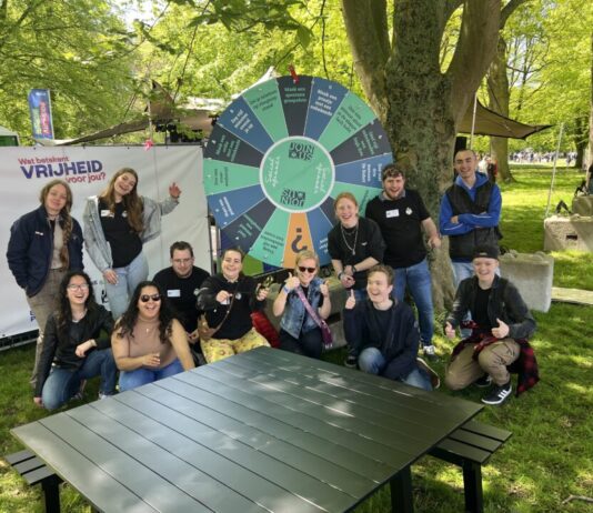 Join Us Hang Out op Bevrijdingspop Haarlem Join Us op Bevrijdingspop Haarlem (foto Join Us).