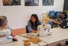 Wethouder Diana van Loenen bezoekt Hart Buurt Atelier in Meerwijk Werkbezoek Diana van Loenen bij Huis van de wijk Da Vinci. Ingezonden foto Hart Haarlem.
