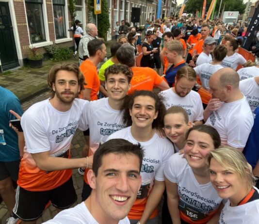 SRH Haarlem verdubbelt deelname aan Grachtenloop: studenten zetten sport en verbinding centraal Studenten SRH lopen de Grachtenloop 2025. Ingezonden foto.