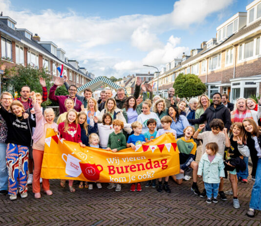 Burendag 2025: Organiseer jij een activiteit voor jouw buurt? Burendag-2023. © Patrick van Katwijk voor Oranje Fonds.