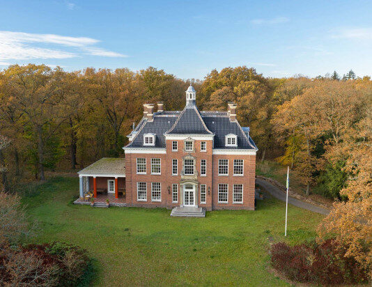 Binnen en buiten op Leyduin Huis Leyduin luchtfoto. Ingezonden foto Landschap Noord-Holland.