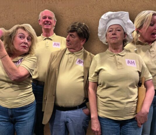 Haarlemse Toneelvereniging Alberdingk Thijm speelt ‘De Super Super’ Cast Super Super.
