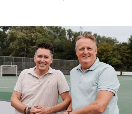 RS Participaties versterkt Hockey Magazine Robin Smit van RS participaties & Ingmar Kuper van Hockey Magazine. Ingezonden foto RS participaties.