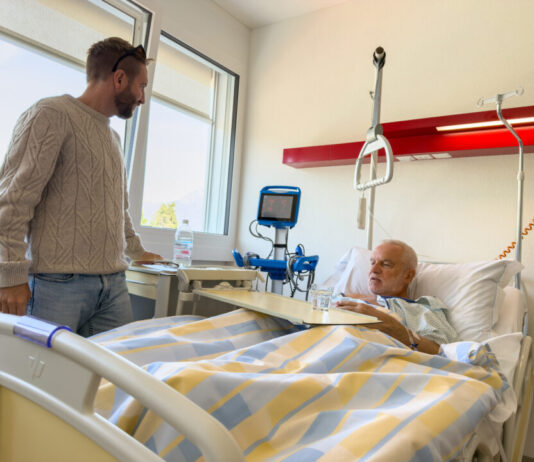 Eenvoudige sliktest helpt longontsteking bij ouderen met heupfractuur voorkomen Eenvoudige sliktest helpt longontsteking bij ouderen met heupfractuur voorkomen. Ingezonden foto Spaarne Gasthuis.