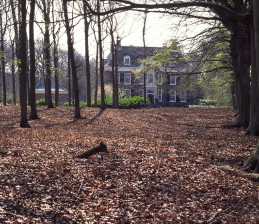 Cultuur/natuurexcursie Vinkenduin en Woestduin Huize Vinkenduin (noordgevel). Fotografie: Jos Teeuwisse.