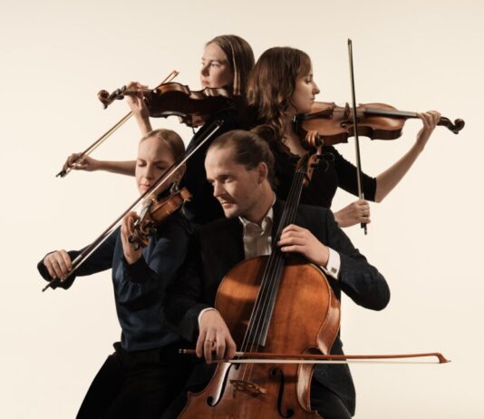 Dudok Quartet Amsterdam treedt op in het gemeentehuis van Bloemendaal Dudok Quartet Amsterdam. Fotografie: Yuri Andries.