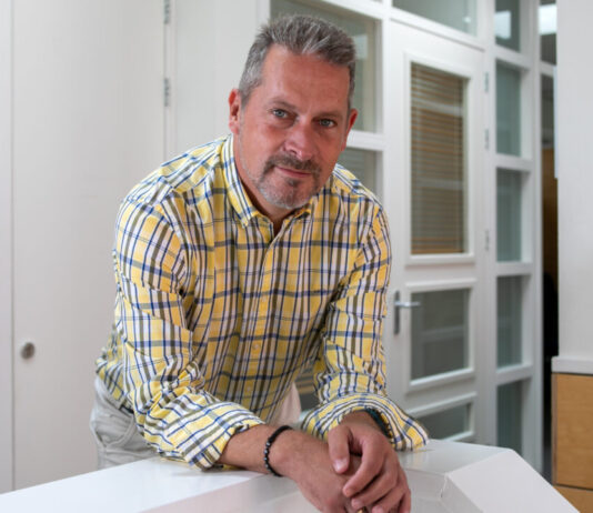 Herman Stomphorst aan de slag als nieuwe zakelijk manager van Stem in de Stad Herman Stomphorst. Fotografie: Heidi Borgart.