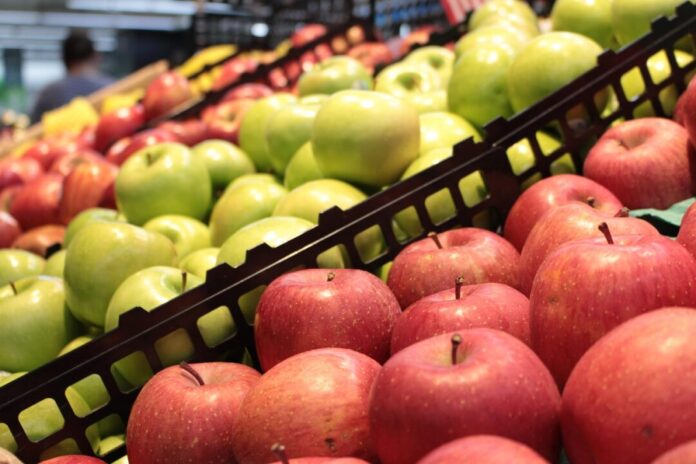 Stock fruit appels supermarkt Photo by LustrousTaiwan on Pixabay