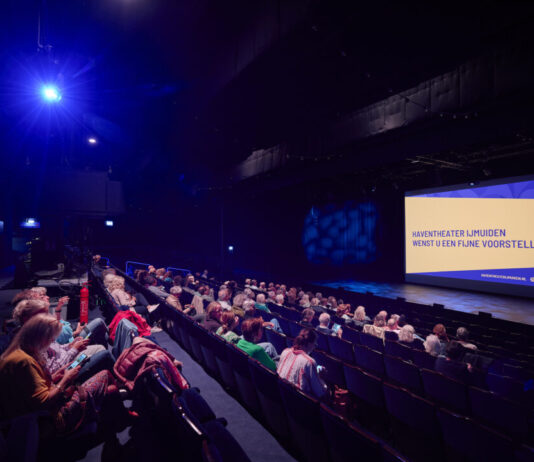 Haventheater IJmuiden sluit aan op week tegen eenzaamheid met initiatief ‘Ouderen Samen naar de Film’. Ingezonden foto Haventheater IJmuiden.