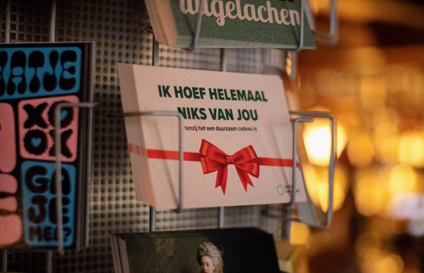 Nieuw onderzoek: twee derde van de Nederlanders vindt minder cadeaus prima