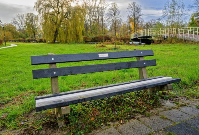 Circulair bankje Jan Gijzenkade Haarlem. (foto: Toussaint Kluiters / United Photos)