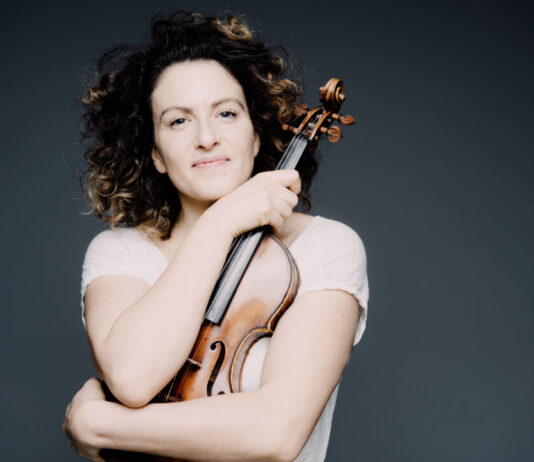 Violiste Liza Ferschtman met Bach solorecital in het gemeentehuis van Bloemendaal Liza Ferschtman - viool. Fotografie: Marco Borggreve.