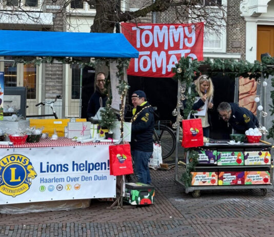 Kerstactie Lionsclub Haarlem over den Duin groot succes op Haarlemse kerstmarkt