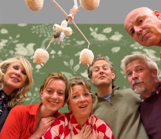 Moderne families in de spotlights: Theatergroep Eglentier speelt ‘Vier…’ Vier - Theatergroep Eglentier. Fotografie: Rudolf Mensen.