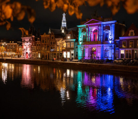 Hoge waardering voor Teylers Museum in 2025 De gevel van Teylers Museum in de kleuren van de Michelangelo-campagne. Fotografie: Franck Doho.